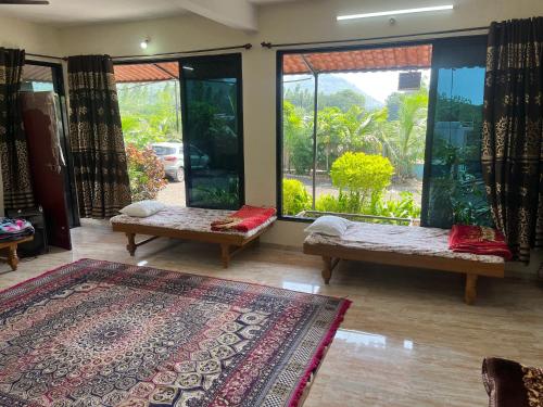 Taman di luar Apna Farmhouse - Private Villa with Pool & Play area - Near Fort -15 min to Ellora Caves