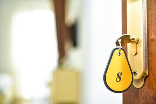 a lock on a door with a dollar sign on it at Pensiunea WW in Focşani