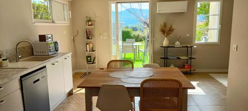 Dapur atau dapur kecil di Le jardin de Nigelle , Bas De Villa En Provence
