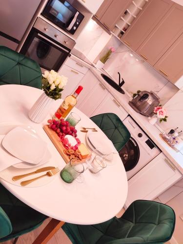 Η κουζίνα ή μικρή κουζίνα στο Emerald Apartment On Arena Oradea