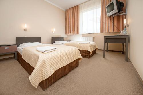 Un pat sau paturi într-o cameră la Hotel Jarota