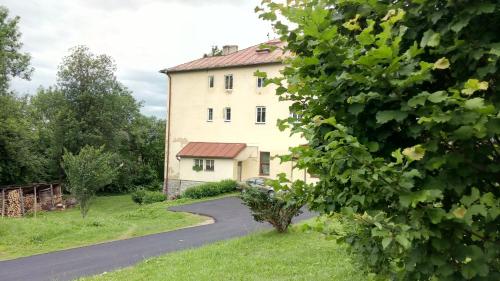 a house with a road in front of it at Apartman Tri Duby Tatranská Lomnica in Tatranská Lomnica
