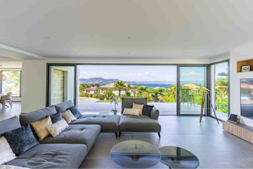 Villa Palma Giens - Vue Mer Panoramique -Piscine Chauffée Mai à Septembre- 4 chambres -Garage