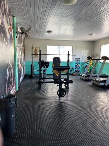 a gym with two chairs and treadles in a room at Cobertura Climatizada com Suíte à 2km do Aeroporto de Salvador e Praias in Lauro de Freitas