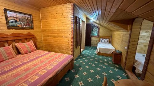 Postel nebo postele na pokoji v ubytování Complex Țurcana Transalpina