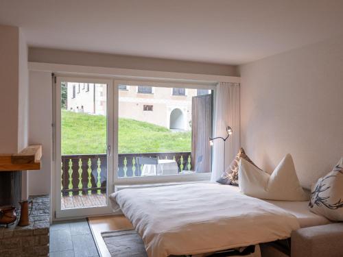 Postel nebo postele na pokoji v ubytování Apartment Chesa Palüdin 10 - Pontresina by Interhome