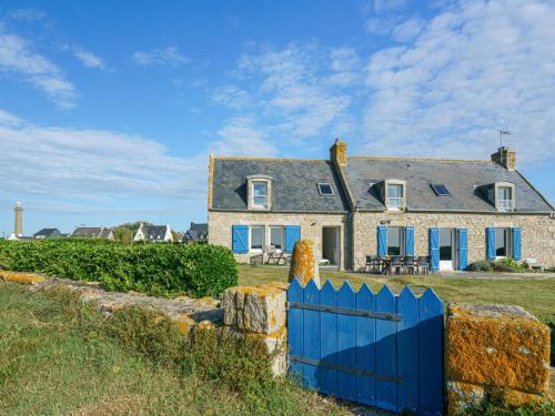 Το κτήριο όπου στεγάζεται  η παραθεριστική κατοικία