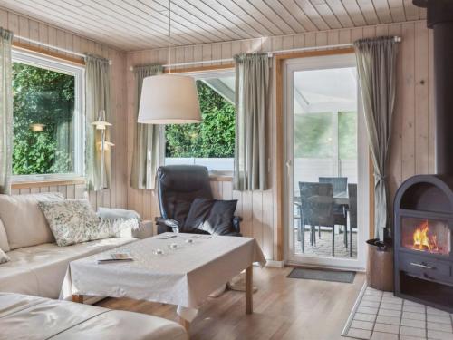 - un salon avec un canapé et une cheminée dans l'établissement Holiday Home Viljo - 30km from the sea in Western Jutland by Interhome, à Toftlund