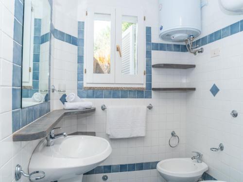 Bilik mandi di Villa Scalitti by Interhome