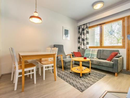 Χώρος καθιστικού στο Holiday Home Lomariekko 6 a 4 pikkuriekko by Interhome