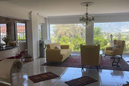 Ruang duduk di Gemütliche Villa mit Pool, extravagant, luxuriös