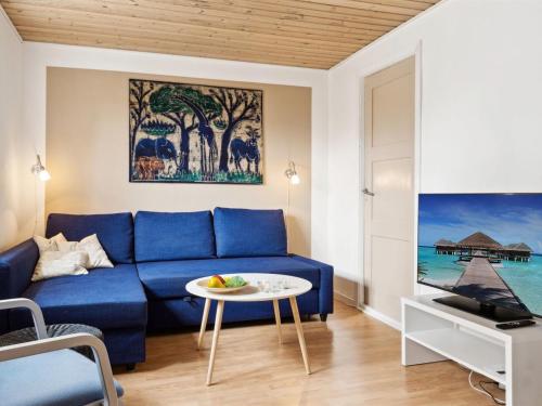 sala de estar con sofá azul y mesa en Apartment Annaline - all inclusive - 1-2km to the inlet by Interhome en Nykøbing Sjælland