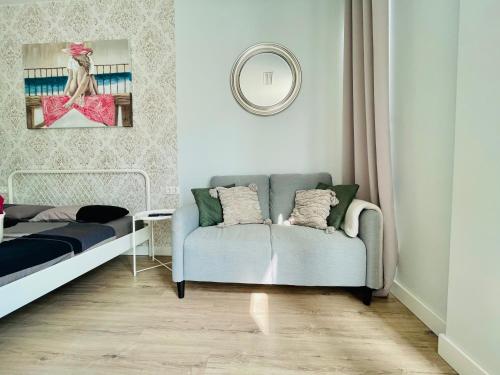 City Heart Alicante Studio Apartment - Castle View