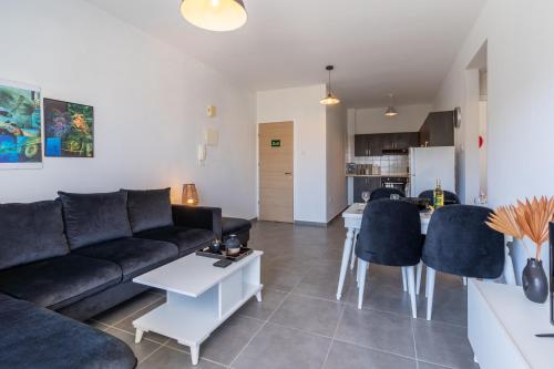 Diamond’s 2-Bedroom Apartment in Larnaca