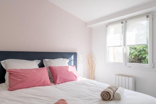 Katil atau katil-katil dalam bilik di Bois Flottés - Maisonnette 700m mer