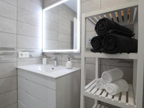 Et badeværelse på Cozy Ocean view 1 BDR APT, Club Paraiso