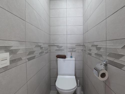 Et badeværelse på Cozy Ocean view 1 BDR APT, Club Paraiso