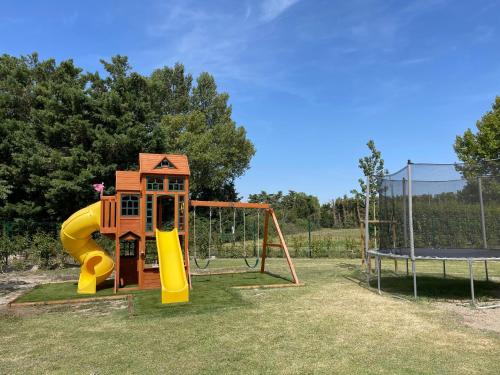 Herní místnost nebo prostor pro děti v ubytování Villa Romane: piscine et aire de jeux