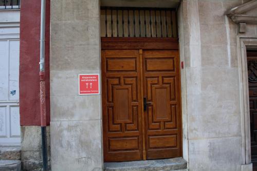 a wooden door on the side of a building at Apartamentos Santander 1 in Santander