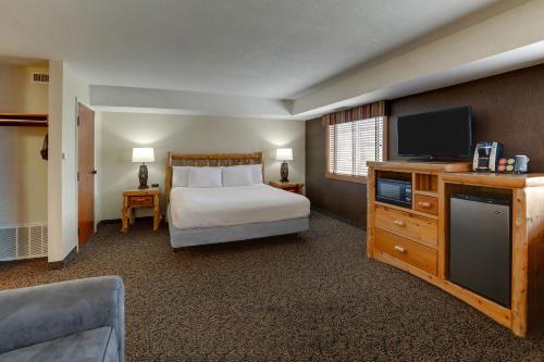 Katil atau katil-katil dalam bilik di Stoney Creek Inn Quincy
