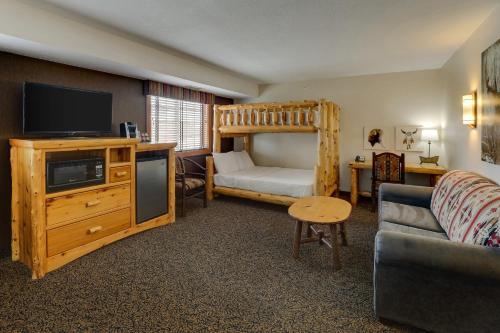 Katil atau katil-katil dalam bilik di Stoney Creek Inn Quincy