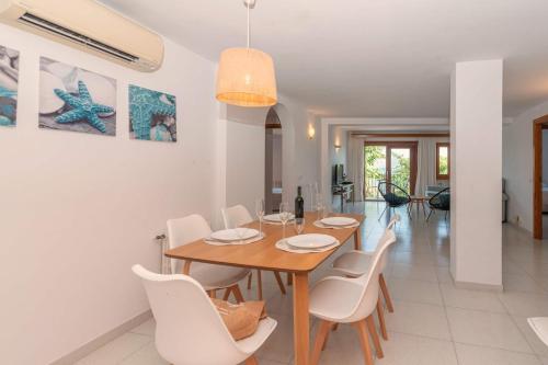 Vora Mar Beachfront Apartment by Sealand Villas