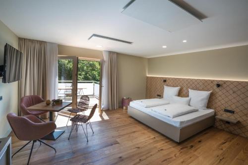 Postel nebo postele na pokoji v ubytování Hotel Weiherhof am Golfpark