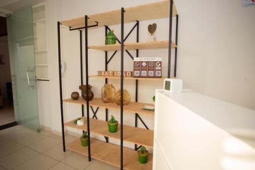 a shelf in a room with wooden shelves at Ribeiro Flat in Araxá