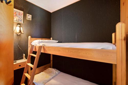 a bunk bed room with two bunk beds and a ladder at Augusta Praetoria Pila in Gressan