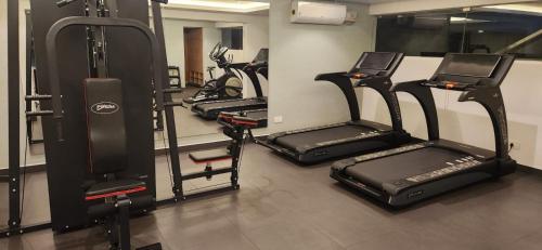 Fitness centrum a/nebo fitness zařízení v ubytování 1BHK LUXURY APARTMENT- Palayam