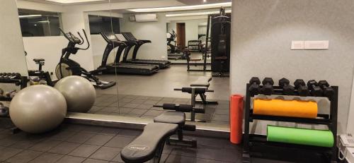 Fitness centrum a/nebo fitness zařízení v ubytování 1BHK LUXURY APARTMENT- Palayam