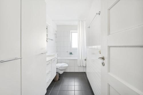 Ванная комната в Comfortable stay in Oerlikon 20 minutes away from Zurich Airport