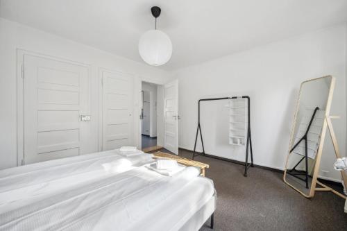 Кровать или кровати в номере Comfortable stay in Oerlikon 20 minutes away from Zurich Airport