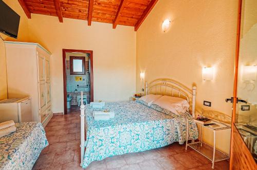 a bedroom with a bed and a sink in it at Agriturismo Rocce Bianche - Bungalows in Arbus