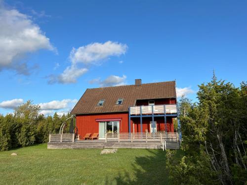 Das Gebäude in dem sich das Ferienhaus befindet