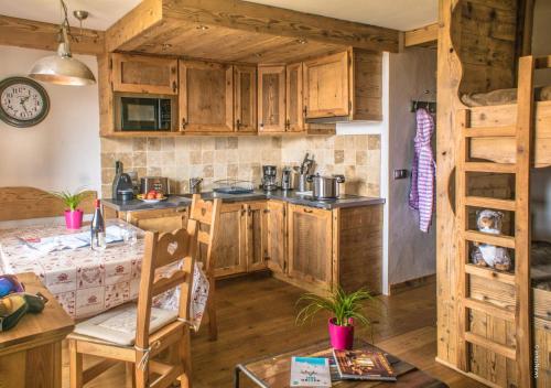 Kuchyň nebo kuchyňský kout v ubytování Orsière Appartements VTI