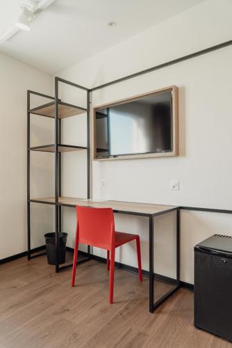 TV a/nebo společenská místnost v ubytování ibis Bulle - La Gruyère Swiss Bike Hotel