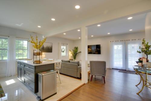 Dapur atau dapur kecil di Fire Pit and On-Site Pond Hudson Valley Home!