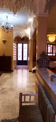 a large room with a lobby with a bench in it at maison d'hôtes Le petit jardin Marrakech in Marrakech