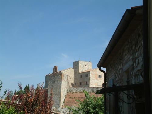 a castle on the side of a building at La Casa della Peggiola - Le Case Antiche in Verucchio