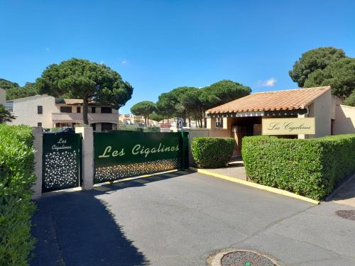 Maison au calme de la pinède, piscine, plage et farniente