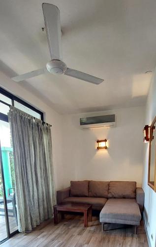 Χώρος καθιστικού στο noemi apartments samara beach A-2