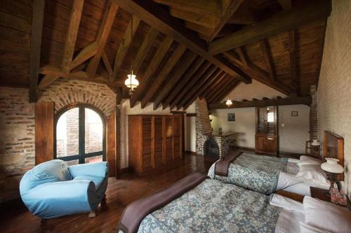 a large room with a large bed and a couch at Club de Vela Santa María in Valle de Bravo