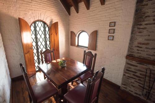 a dining room with a wooden table and chairs at Club de Vela Santa María in Valle de Bravo