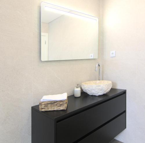 a bathroom with a sink and a mirror at Solar das Estrelas in Fátima