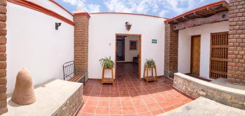 a courtyard of a house with a brick wall at Bodega el Huarango in Ica