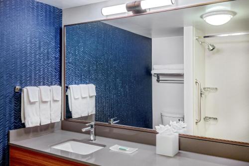a bathroom with a sink and a mirror at Fairfield Inn & Suites by Marriott Brunswick Freeport in Brunswick