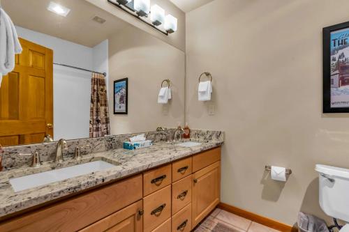 a bathroom with two sinks and a toilet at Lowell Dream in Park City