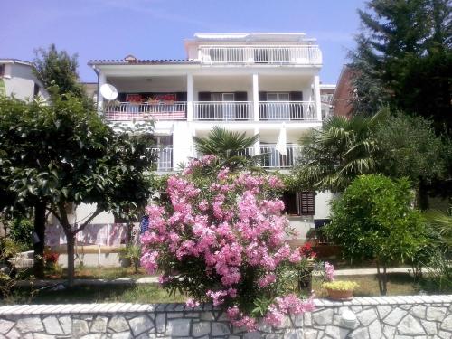 Κήπος έξω από το Apartment Sandra
