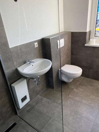 a bathroom with a sink and a toilet at Zimmer mit Bad und Küche in Rötgesbüttel